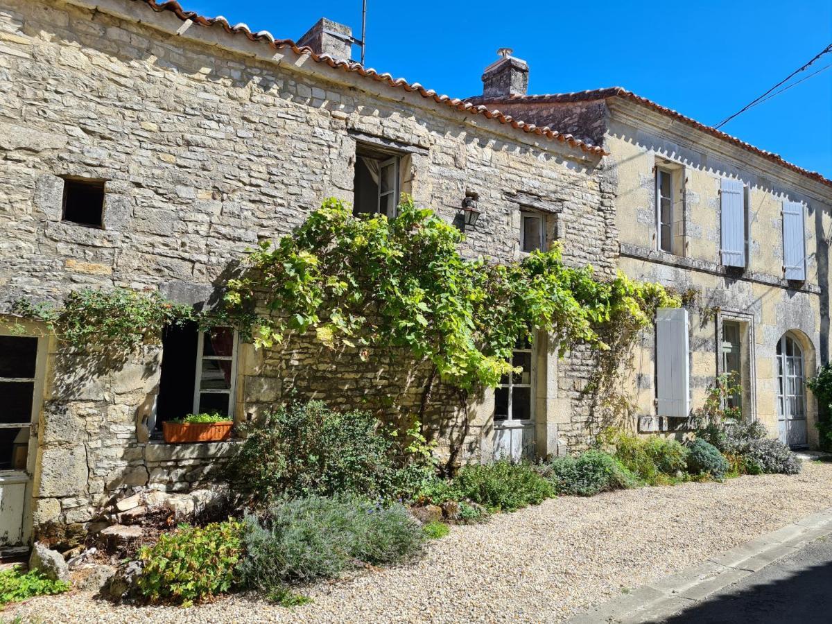 La Maison Du Commandeur Maine-de-Boixe Exterior foto